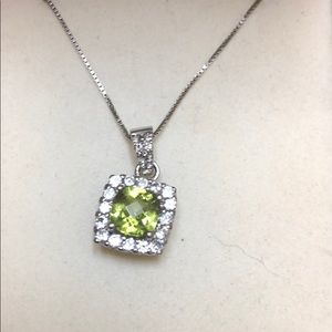 Key jewelers peridot pendent